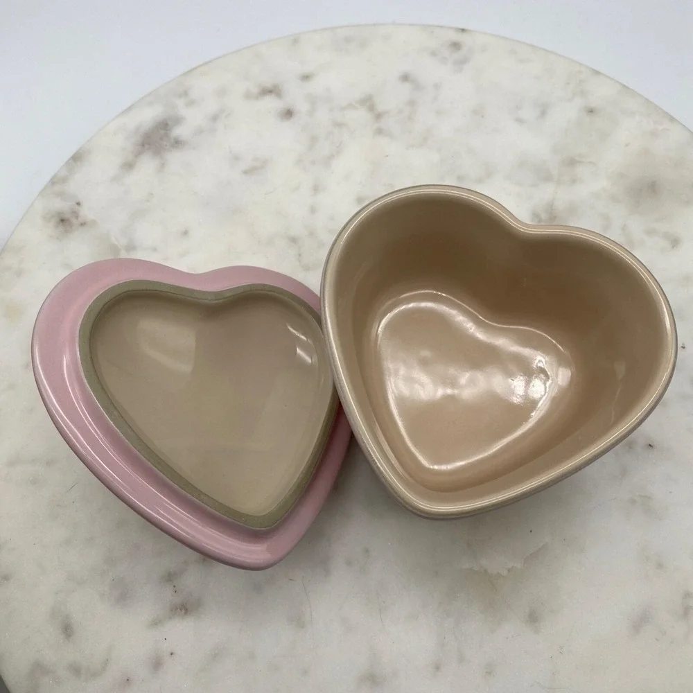 Le Creuset Pink Heart Ramekin Stoneware Individual Serving‎ Casserole or Dessert